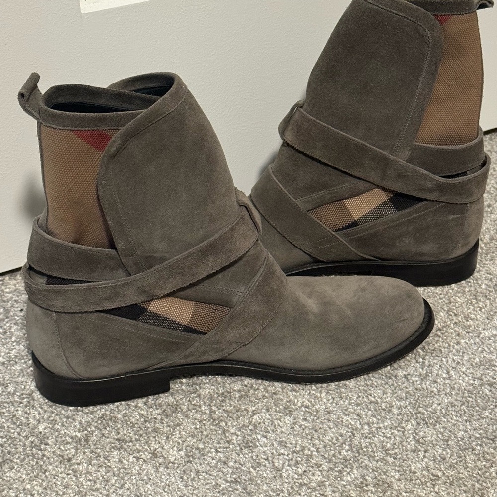 Burberry suede boot ๐ - Picture 11 of 11